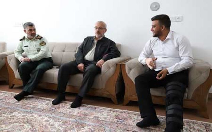 استاندار قم از کارکنان مجروح پلیس در حوادث اغتشاشات عیادت کرد استاندار قم از کارکنان مجروح پلیس در حوادث اغتشاشات عیادت کرد